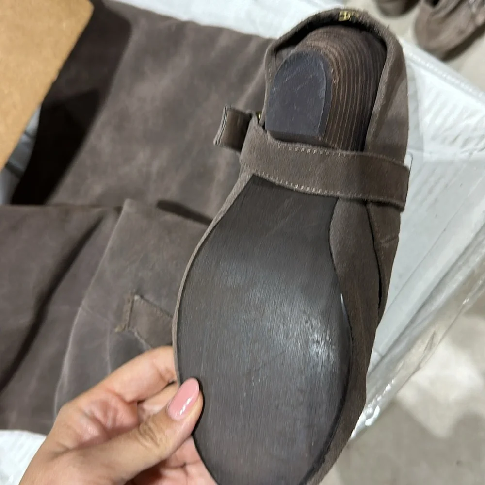 Brown suede knee high boots, size 8.5 - Picture 4 of 5